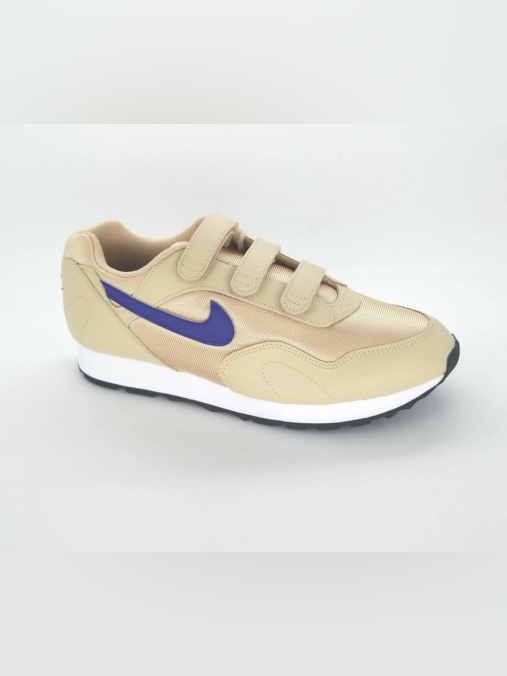 558 Nike Womens Outburst V Sneakers Desert Ore/Regency Purple US